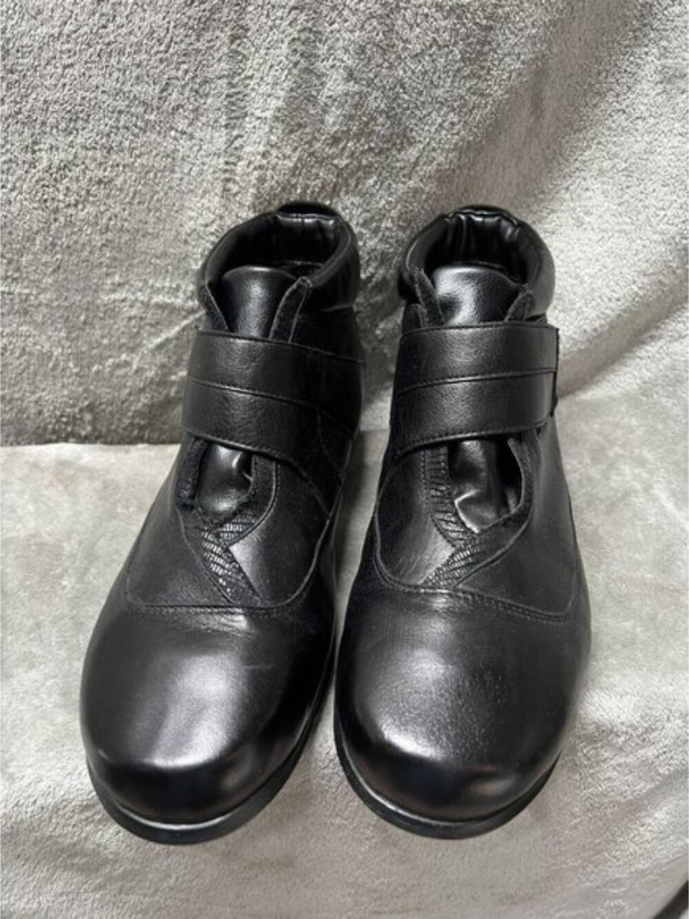 Aravon Florinda waterproof Thinsulate black leather ankle boots US10 wide